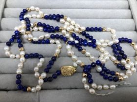 A PEARL, LAPIS LAZULI AND GOLD BEAD PART NECKLACE COMPLETE WITH A 375 STAMPED BOX CLASP. THE CLASP