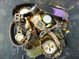 A COLLECTION OF WATCHES TO INCLUDE A SILVER AND EMERALD DRESS WATCH, ORIS, SMITHS ASTRA, ACCURIST,