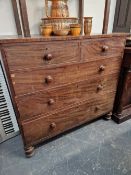 AN EARLY 19th C. MAHOGANY CHEST OF DRAWERS.