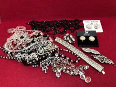 A COLLECTION OF MOSTLY VINTAGE PASTE, MARCASITE AND DIAMANTE DRESS JEWELLERY TO INCLUDE SWAROVSKI