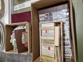 A COLLECTION OF CIGARETTE AND TEA CARDS, LOOSE AND IN ALBUMS.