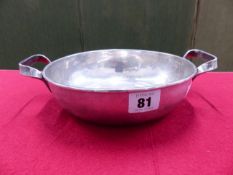 A CONTINENTAL 800 SILVER TWO HANDLED BOWL, 427grms.
