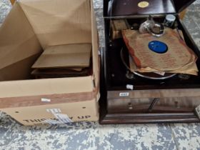 A FREEMANS MAHOGANY CASED GRAMOPHONE AND VARIOUS RECORDS.