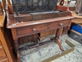 A VICTORIAN MAHOGANY WASH STAND.