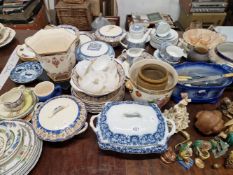 ASSORTED CHINA WARES TO INCLUDE RETRO TEA SET, DINNER WARES, ORIENTAL ORNAMENTS ETC.