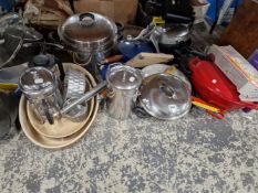 A COLLECTION OF LE CRUSET TYPE COOKWARES AND OTHER KITCHENALIA.