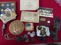 A COLLECTION OF COINS TO INCLUDE A FRAMED COINS OF THE REALM, A GEORGE WOOLGER DISC, MILITARY