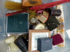 A BOX OF JEWELLERY AND COLLECTABLES TO INCLUDE SILVER CUFFLINKS, SILVER BACKED DRESSING TABLE BRUSH,