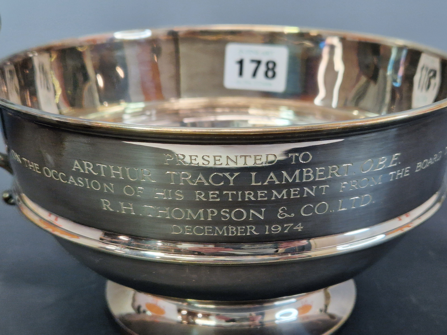 A SILVER TWO HANDLED BOWL BY CARRINGTONS, BIRMINGHAM 1912, INCISED WITH A 1974 PRESENTATION - Image 2 of 4