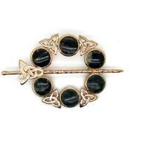 A VINTAGE HALLMARKED 9ct GOLD AND CONNEMARA MARBLE CELTIC BROOCH. DATED 1996, DUBLIN. LENGTH 6.4cms.