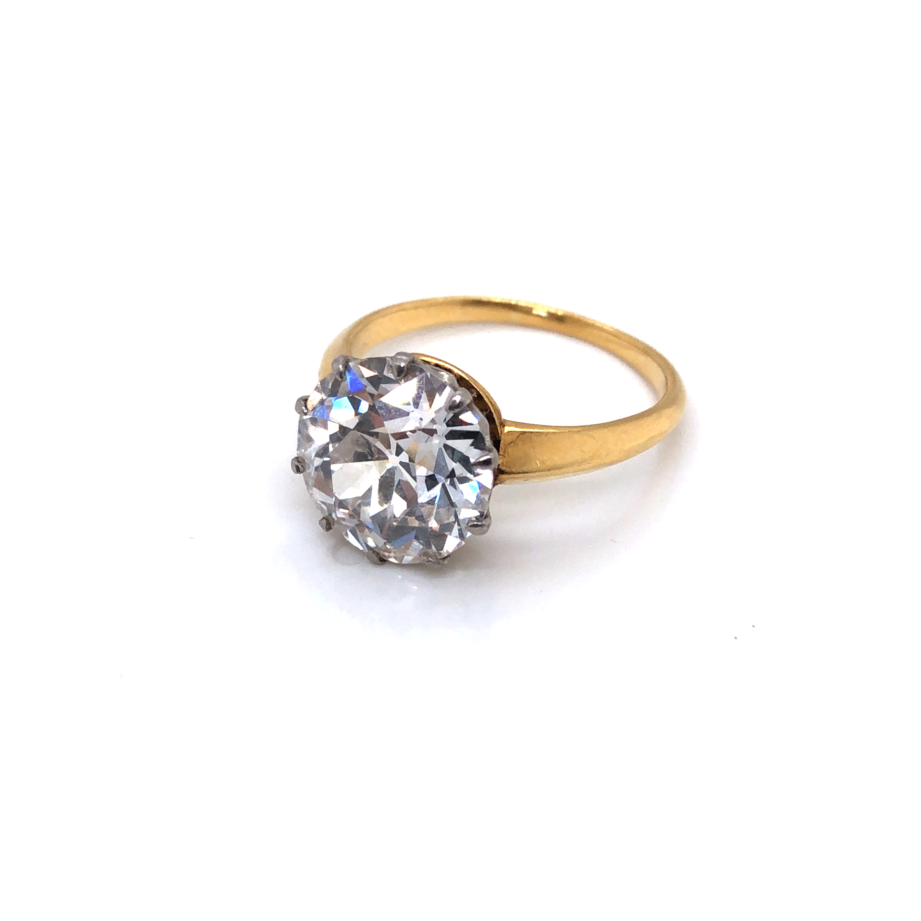 AN ANTIQUE OLD EUROPEAN CUT DIAMOND SINGLE STONE RING. THE IMPRESSIVE DIAMOND IN A TEN CLAW PLATINUM - Image 3 of 20