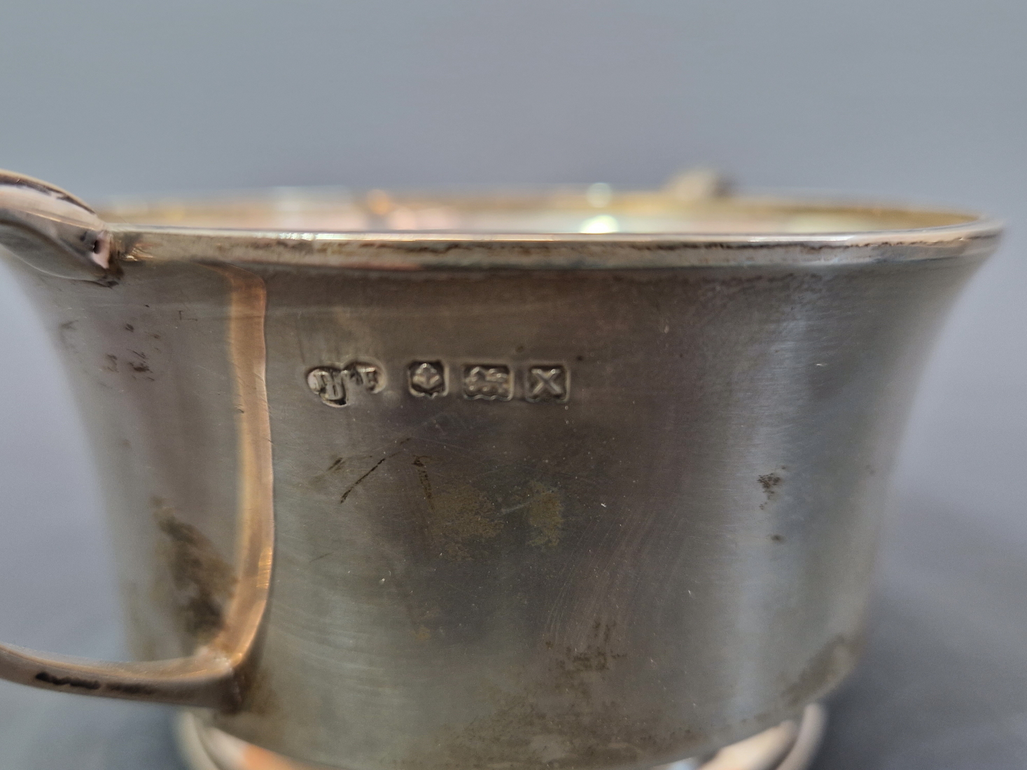 THREE HALLMARKED SILVER TWO HANDLED BOWLS TO INCLUDE ONE WITH PIERCED SIDES, 364Gms. - Image 7 of 7