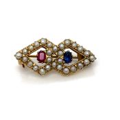 A SAPPHIRE, RUBY AND SEED PEARL GEOMETRIC TYPE BAR BROOCH. UNHALLMARKED, ASSESSED AS 14ct GOLD