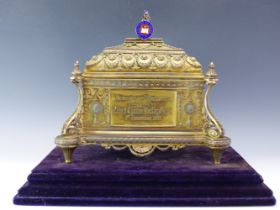 A 1921 SILVER GILT PRESENTATION BOX FOR THE FREEDOM OF DONCASTER TO ROBERT CHARLES BENTLEY, THE