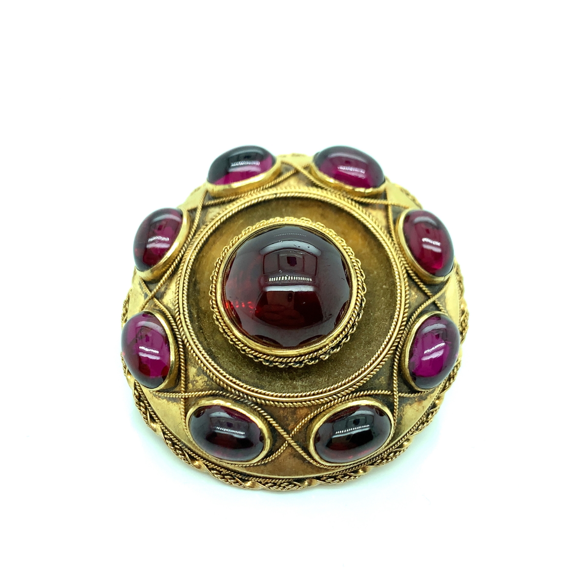 AN ANTIQUE CABOCHON SET ETRUSCAN STYLE GARNET BROOCH. THE EIGHT OUTER GARNETS WITH SNAKE LINK - Image 4 of 4