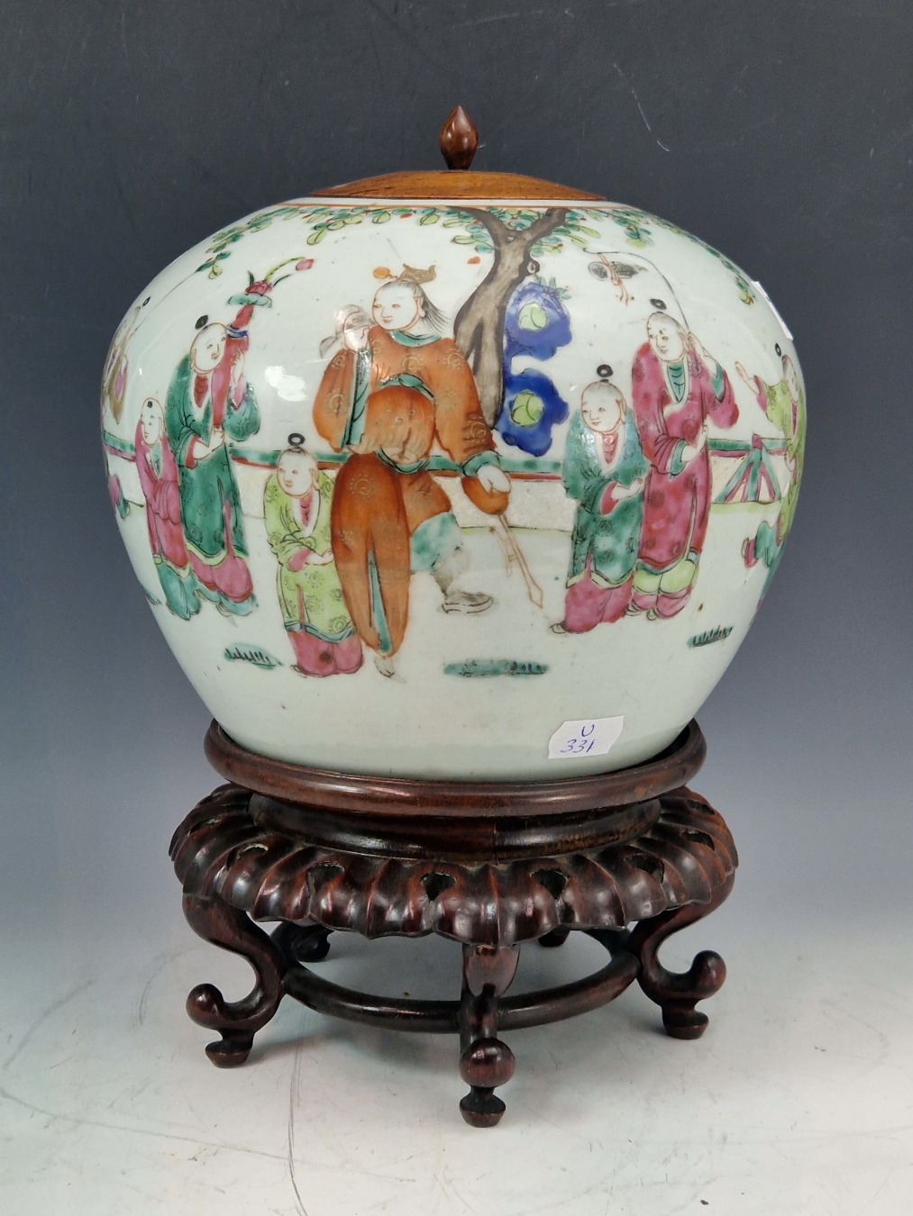 A CHINESE FAMILLE VERT SQUAT FORM JAR DECORATED WITH FAMILY SCENE. AND STANDING ON A CARVED WOODEN - Image 2 of 19