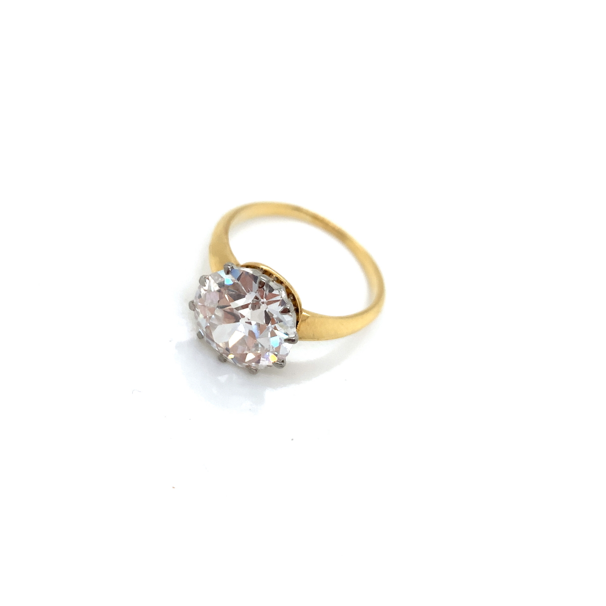 AN ANTIQUE OLD EUROPEAN CUT DIAMOND SINGLE STONE RING. THE IMPRESSIVE DIAMOND IN A TEN CLAW PLATINUM - Image 15 of 20