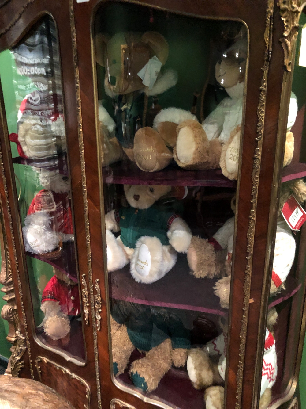 SEVENTEEN HARRODS CHRISTMAS TEDDY BEARS WITH THEIR DATES SEWN ONTO THEIR FEET - Image 4 of 4