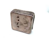 A SOLID SILVER SQUARE BAR. NO HALLMARKS, PRESENTED WITH AN XRF DIAGNOSIS. INGOT WEIGHT 171grms.