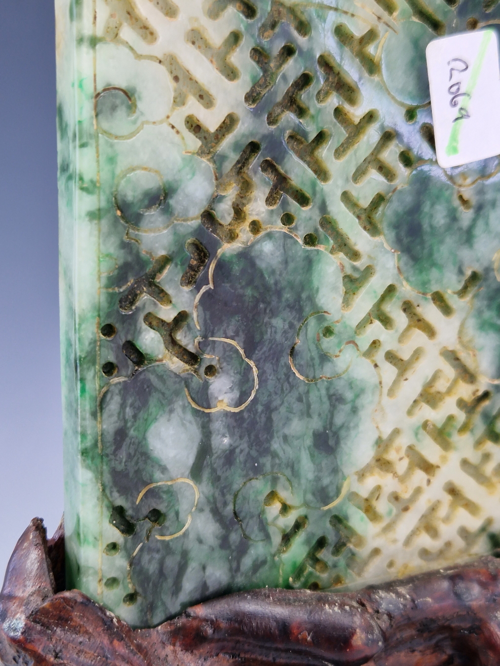 A CHINESE JADEITE ROUND ARCHED PLAQUE CARVED ON ONE SIDE IN RELIEF WITH A BIRD AMONGST BAMBOO. 15 - Image 8 of 8