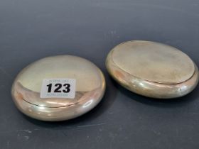 TWO HALLMARKED SILVER SQUEEZE OPEN TOBACCO BOXES OF OVAL SHAPE, 177Gms.
