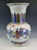 A CHINESE VASE, THE BUN SHAPED BODY PAINTED IN FAMILLE VERTE ENAMELS WITH FIGURES ON A PAVILION