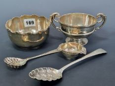 A SILVER TWO HANDLED BOWL, CHESTER 1900, WITH AN INSCRIPTION ON THE RIM, A SILVER BOWL WITH A WAVY