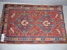 AN ANTIQUE PERSIAN SHIRAZ RUG. 124 x 79cms