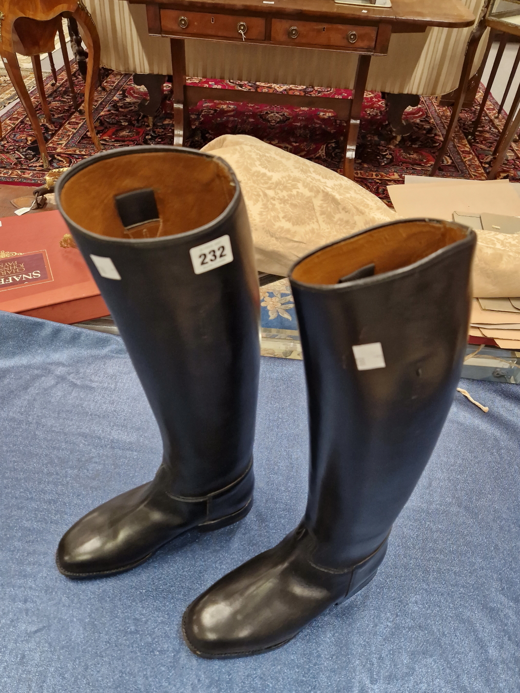 A PAIR OF BLACK LEATHER KONIGS LADIES BOOTS. SIZE 5 1/2. - Image 2 of 6