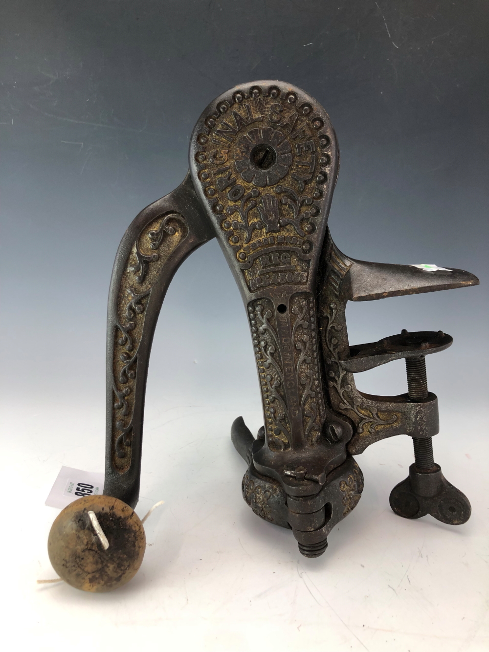 A VICTORIAN TABLE CLAMPING IRON CORKSCREW OPERATED BY A SUBSTANTIAL LEVER ARM - Image 3 of 5