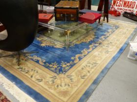 A GOOD QUALITY CHINESE AUBUSSON DESIGN CARPET. 369 x 272cms