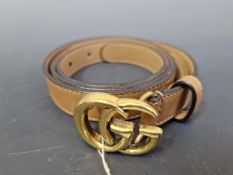 A GUCCI BROWN LADYS BROWN LEATHER BELT WITH GILT CG CLASP