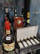 A COLLECTION OF SPIRITS, LIQUEURS ETC INCLUDING A VINTAGE COURVOISIER 3 STAR COGNAC 24fl oz 70 PROOF