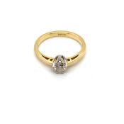 AN 18ct HALLMARKED GOLD DIAMOND SOLITAIRE RING. THE SINGLE DIAMOND IN A SIX CLAW SETTING.