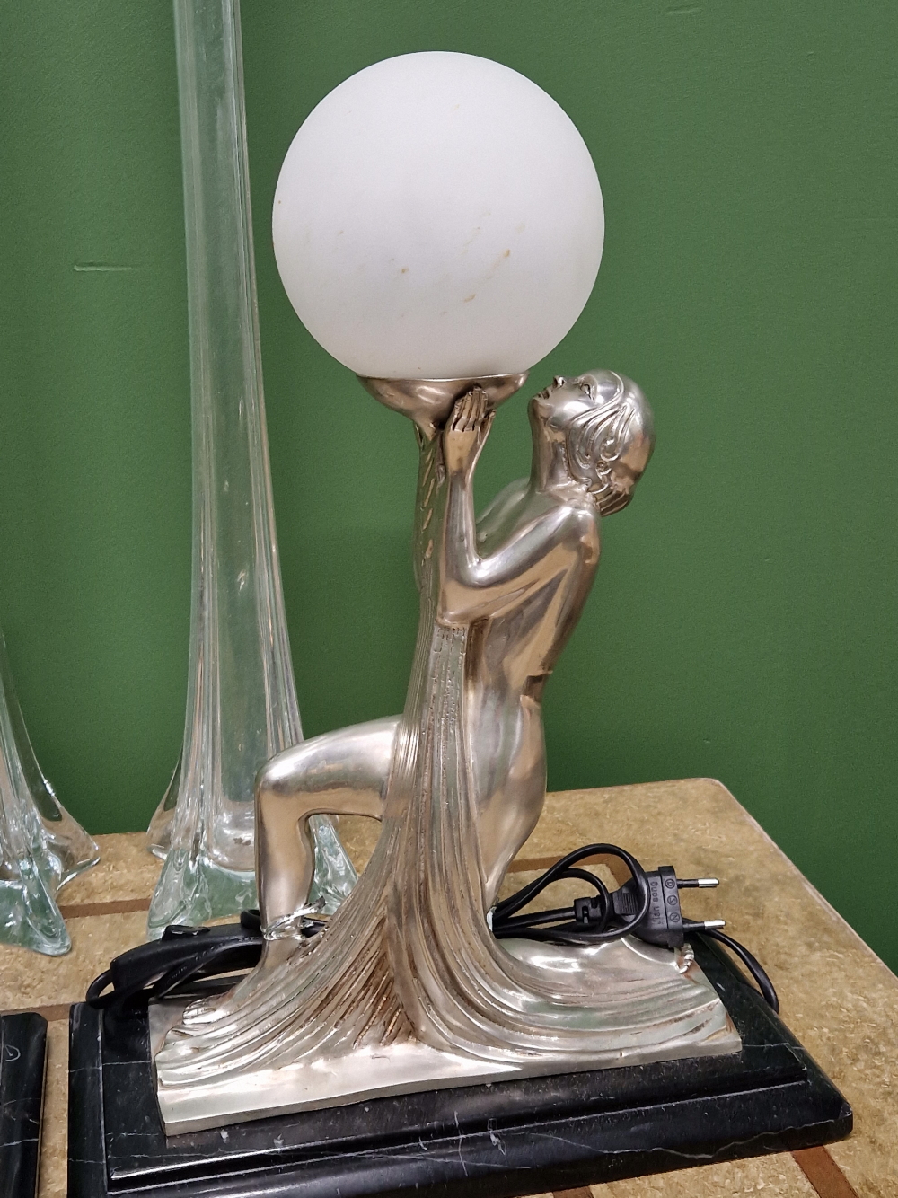 A PAIR OF ART DECO STYLE CAST WHITE METAL SCULPTURAL DESK LAMPS. - Image 3 of 3