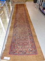 AN ANTIQUE PERSIAN SERAB RUNNER. 440 x 96cms