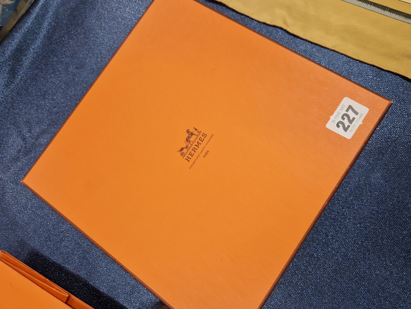 HERMES. A SILK LADIES SCARF. BOXED AND WITH ORIGINAL HERMES BAG. - Image 4 of 6