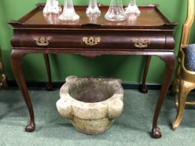 A 19th C. MAHOGANY SILVER TABLE, THE GALLERIED TOP ABOVE A SINGLE DRAWER, THE CABRIOLE LEGS ON