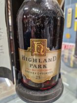 HIGHLAND PARK, ORKNEY ISLANDS WHISKY. 25 YEAR OLD DISTILLERY BOTTLED THIS EDITION ESTIMATED TO