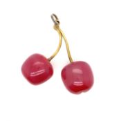 AN ANTIQUE CHERRY PENDANT. THE LARGE PAIR OF AGATE CHERRIES MOUNTED AS A PENDANT COMPLETE WITH A