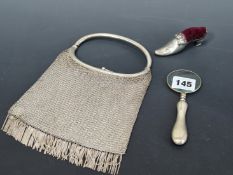 A SILVER MESH EVENING BAG, 232Gms. A SILVER HANDLED MAGNIFYING GLASS, BIRMINGHAM 1909 AND A LADYS