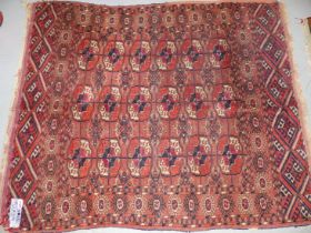 AN ANTIQUE TEKKE BOKHARA RUG. 133 x 109cms