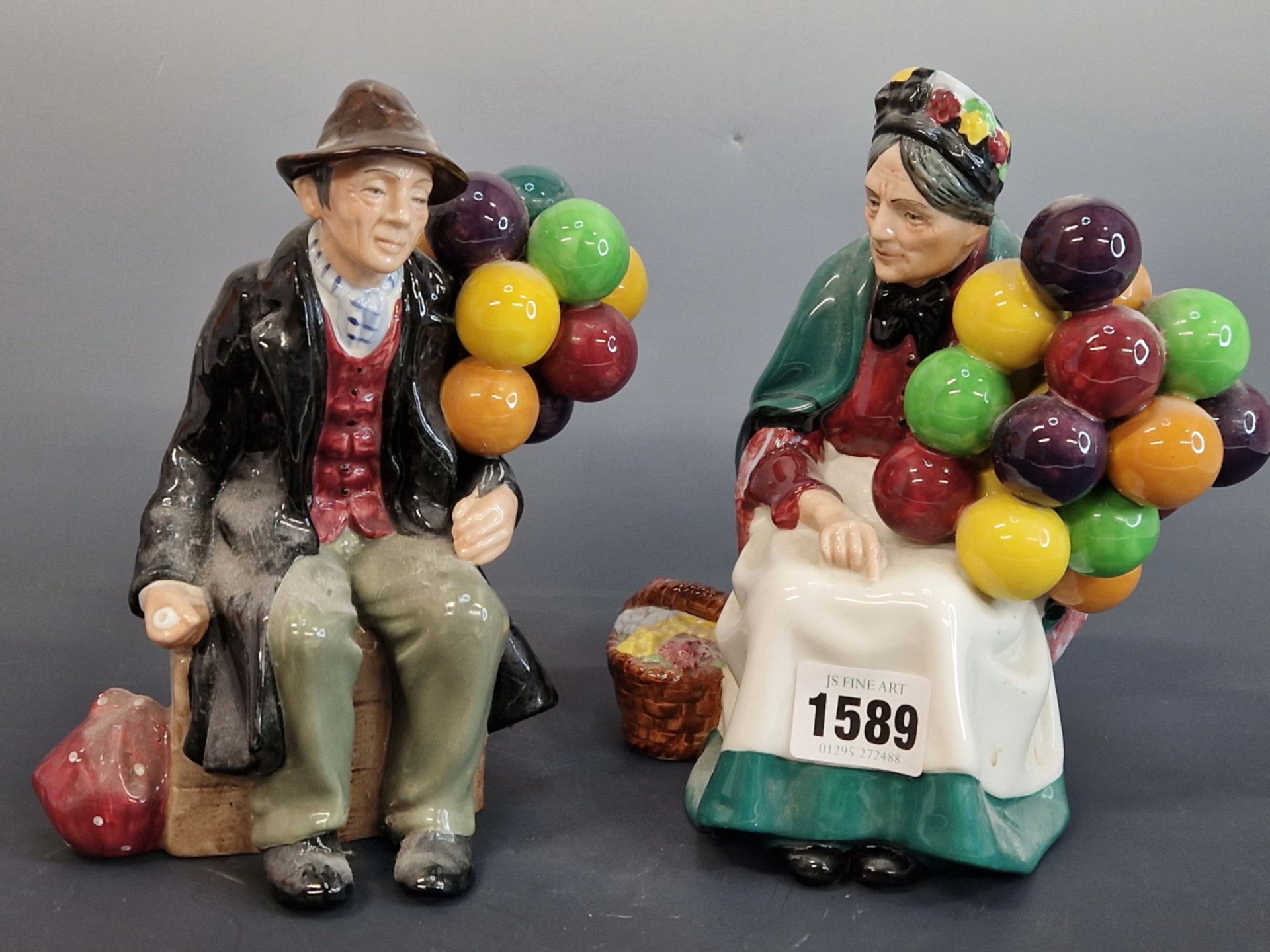ROYAL DOULTON- THE BALLOON MAN TOGETHER WITH THE OLD BALLOON SELLER. 19 cm HIGH (2) - Image 2 of 4