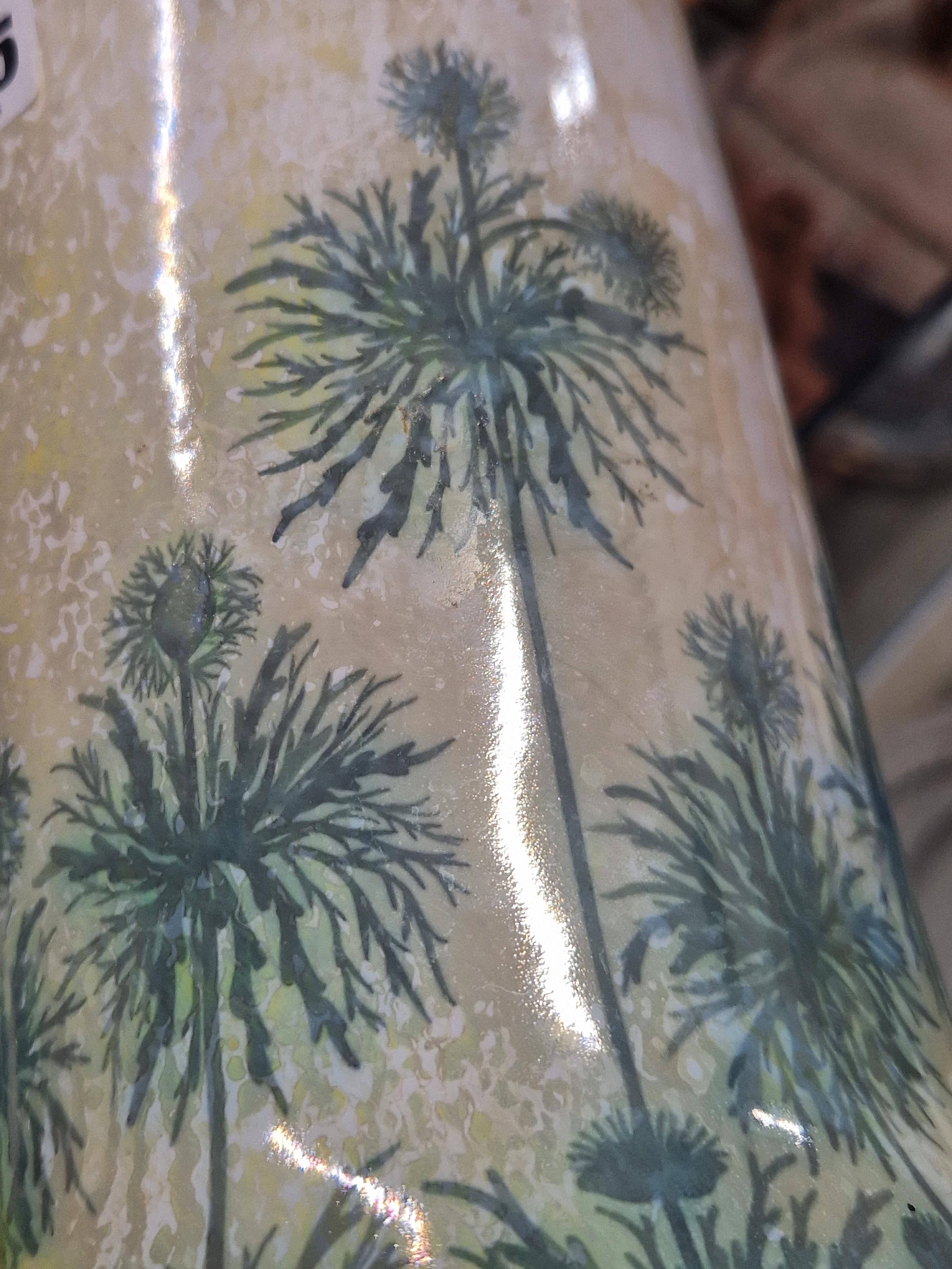 A RUSKIN YELLOW GROUND VASE DATED 1913 AND PAINTED WITH GREEN STEMS OF DAISY LIKE FLOWERS. H 21cms. - Image 17 of 22