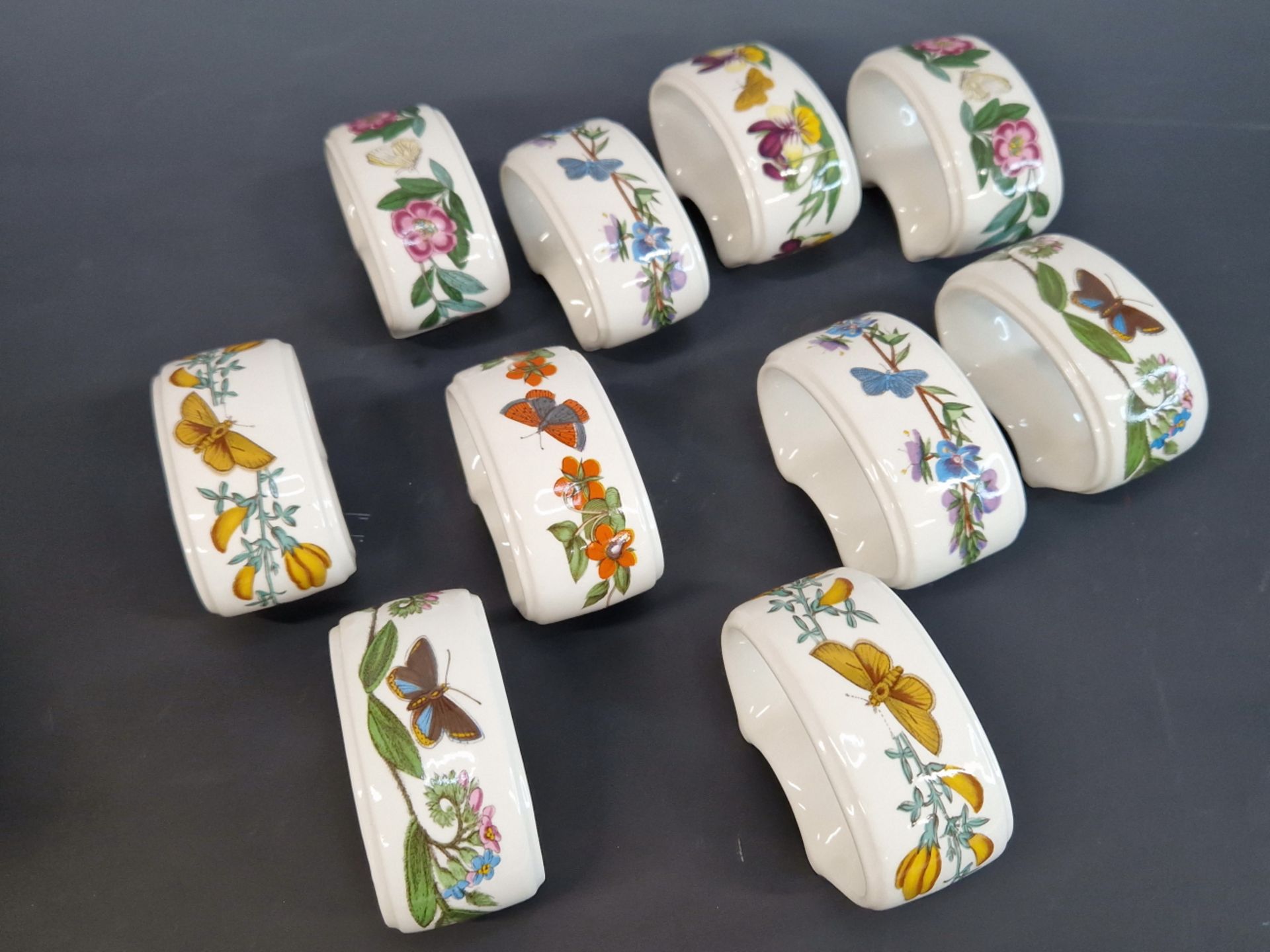 PORTMEIRION- TEN POTTERY NAPKIN RINGS IN BOTANIC GARDEN PATTERN. EACH 7 cm WIDE. - Image 2 of 3