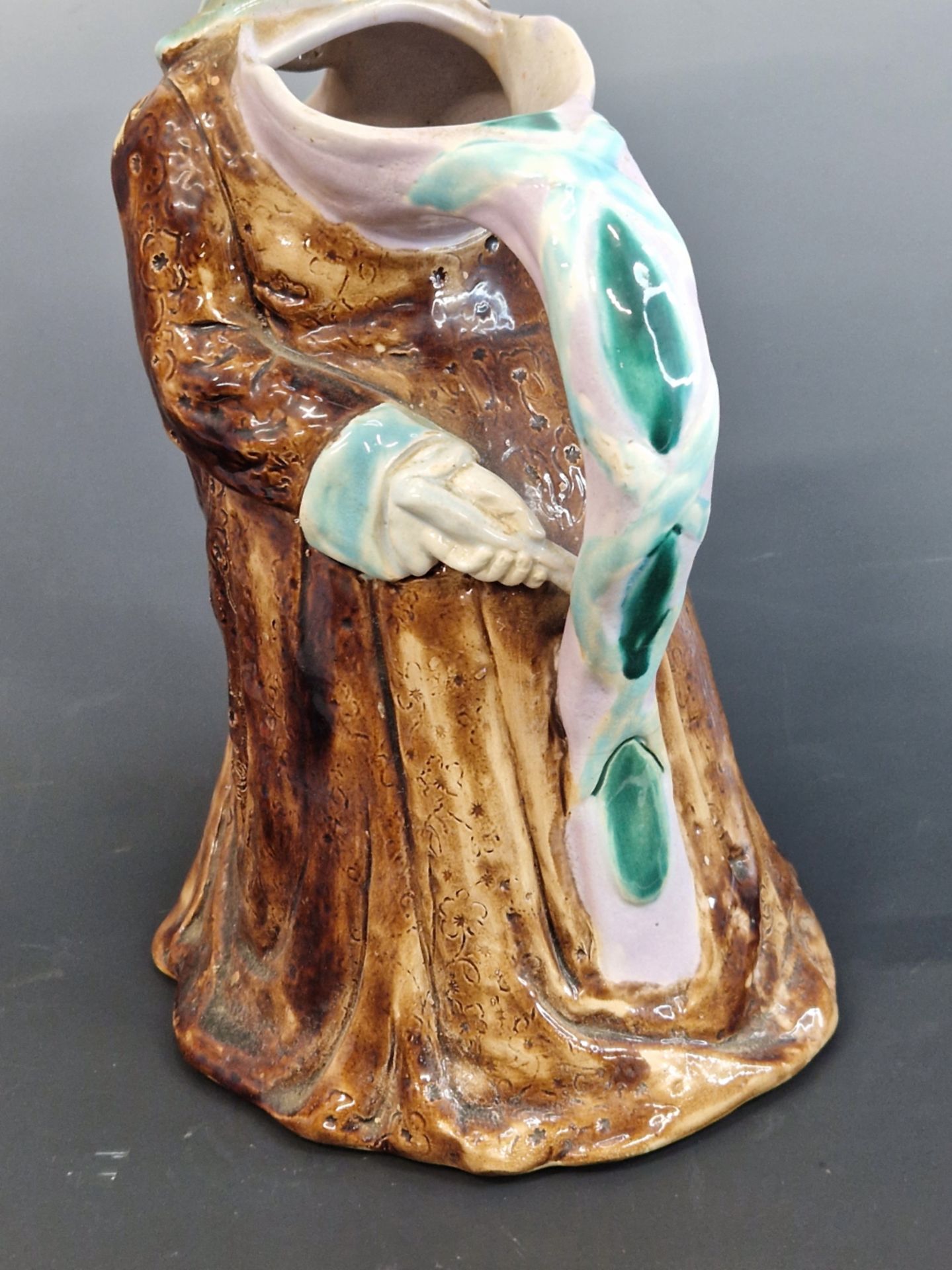 ATTRIBUTED TO SARREGUEMINES, A MAJOLICA JUG MODELLED AS A GENTLEMAN WEARING A TURQUOISE TRIMMED - Image 4 of 5