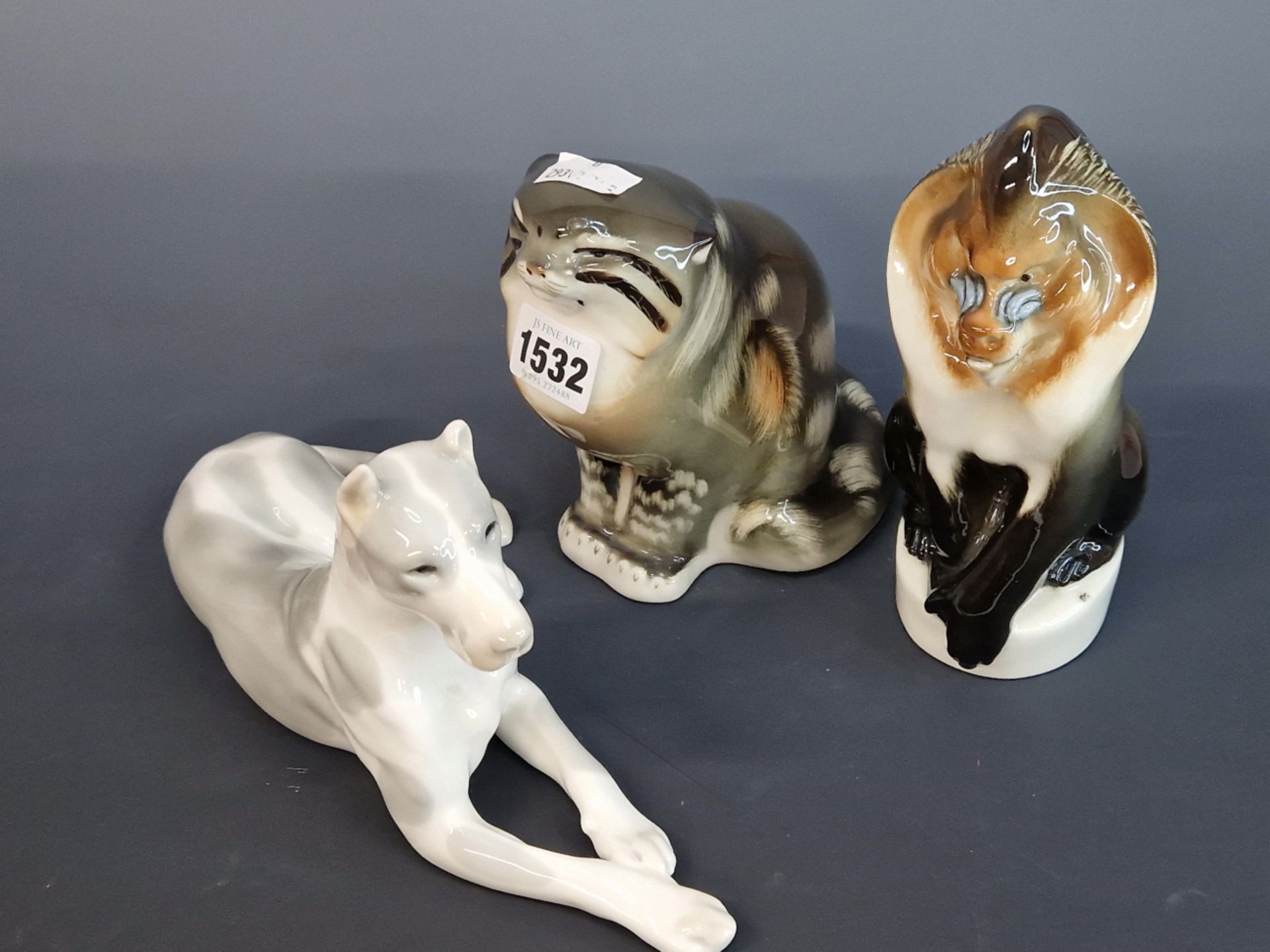 THREE LOMONOSOV PORCELAIN ANIMALS, A DOG, A CAT AND A MONKEY - Image 2 of 5