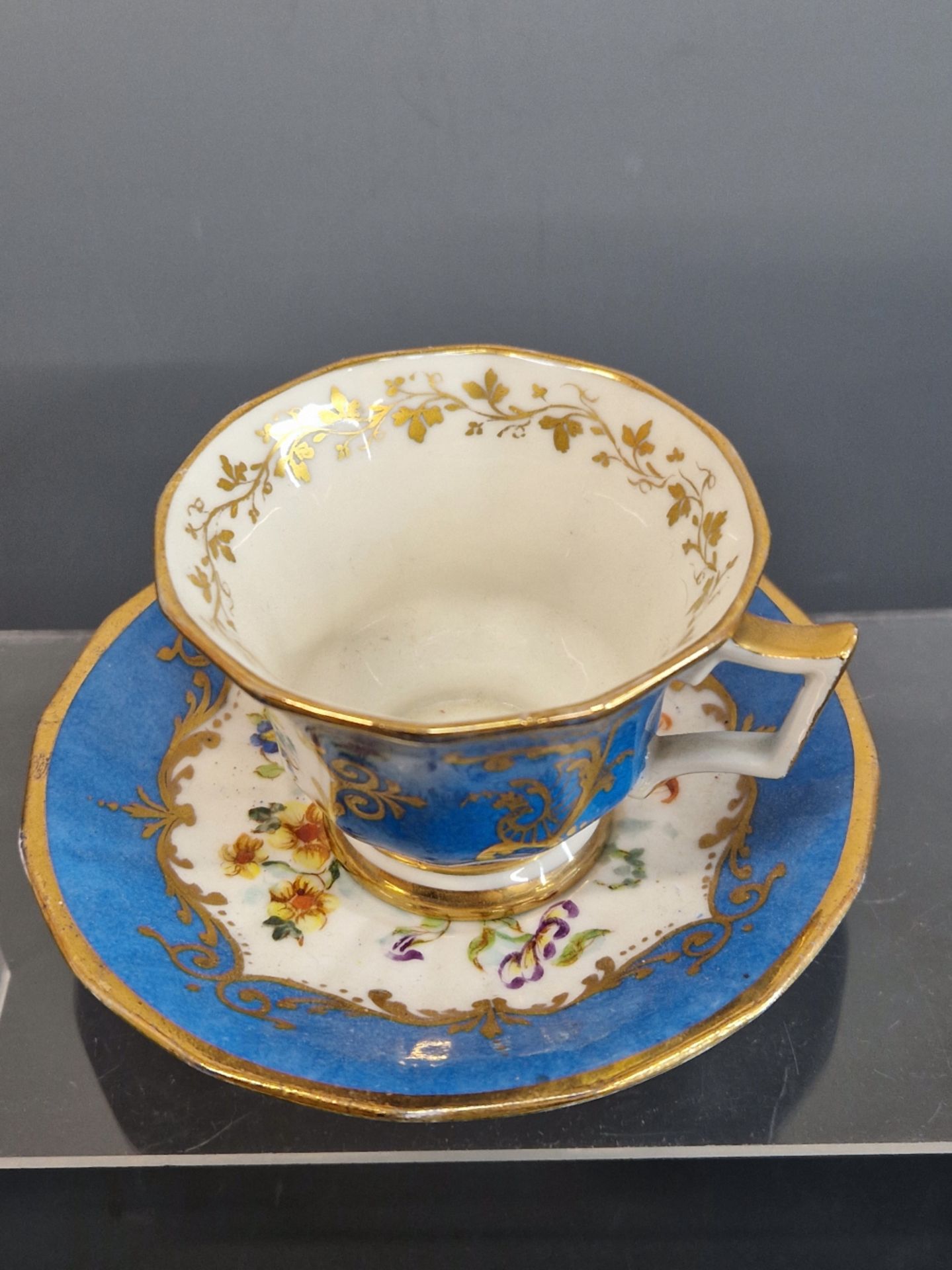 A PARIS PORCELAIN SEVRES STYLE BLUE GROUND FLOWER PAINTED TEA POT, COVER, CUP AND SAUCER - Image 8 of 12