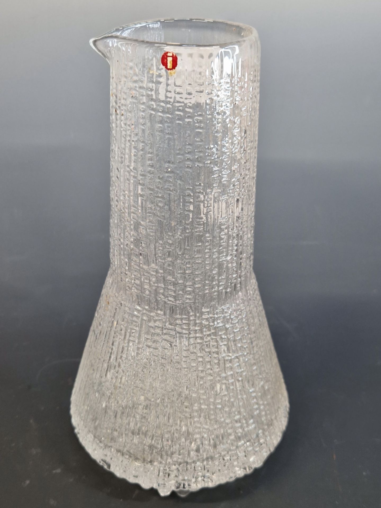 AN IITALA BARK TEXTURED CLEAR GLASS POURING VESSEL. H 23cms. - Image 4 of 5