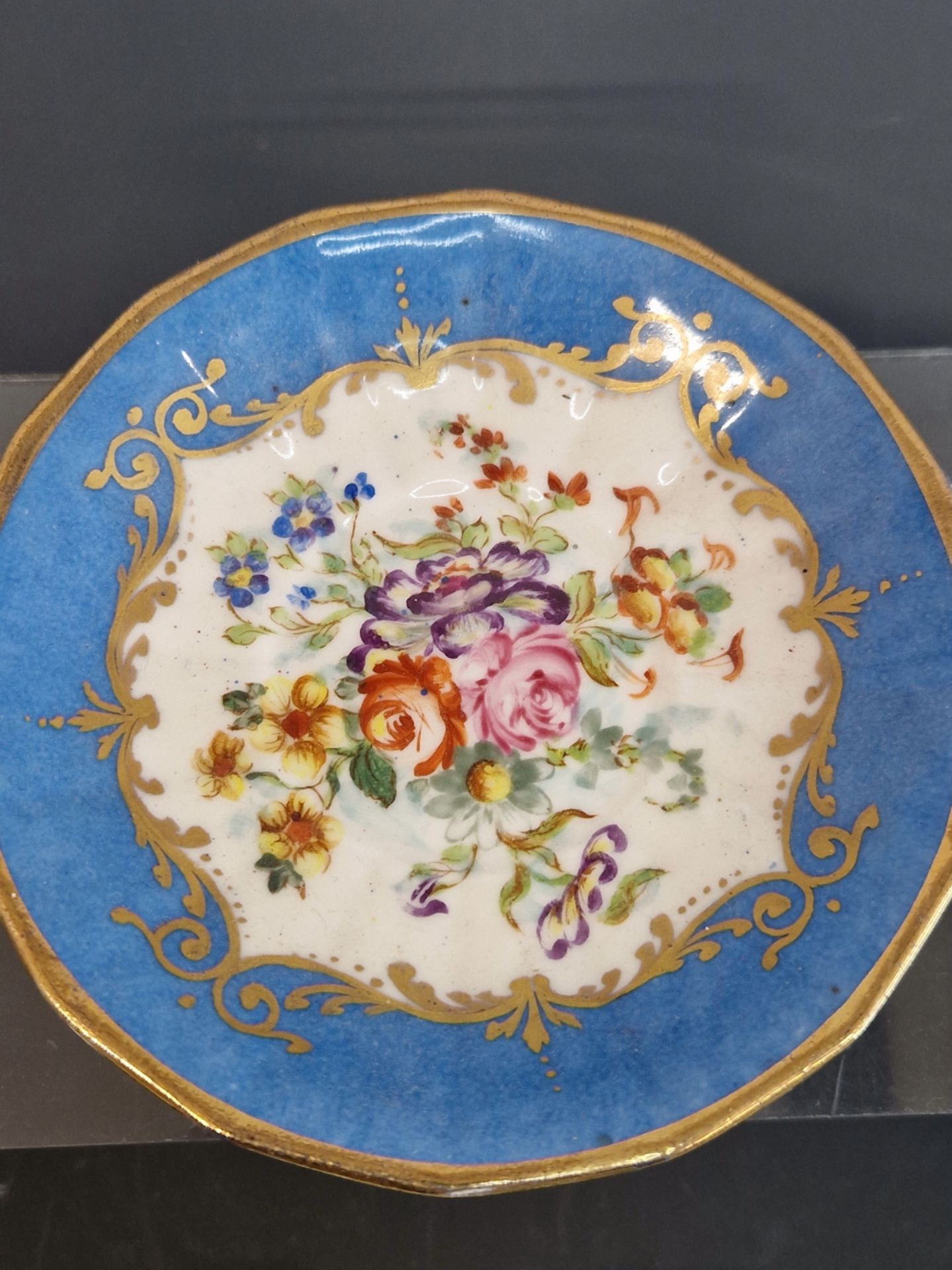 A PARIS PORCELAIN SEVRES STYLE BLUE GROUND FLOWER PAINTED TEA POT, COVER, CUP AND SAUCER - Image 11 of 12